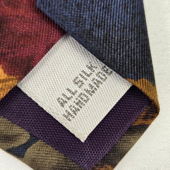 Pierre Cardin 100% Silk Men's Tie Red Gold Floral Pattern Navy Blue Background - Picture 3 of 9